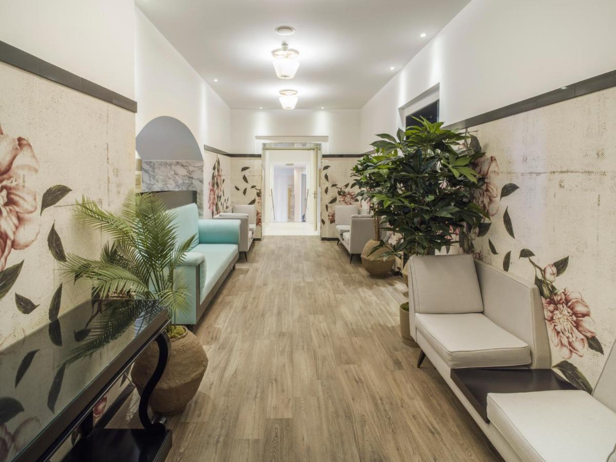Falkensteiner Spa Resort Marianske Lazne Ngoại thất bức ảnh The waiting room at the hospital