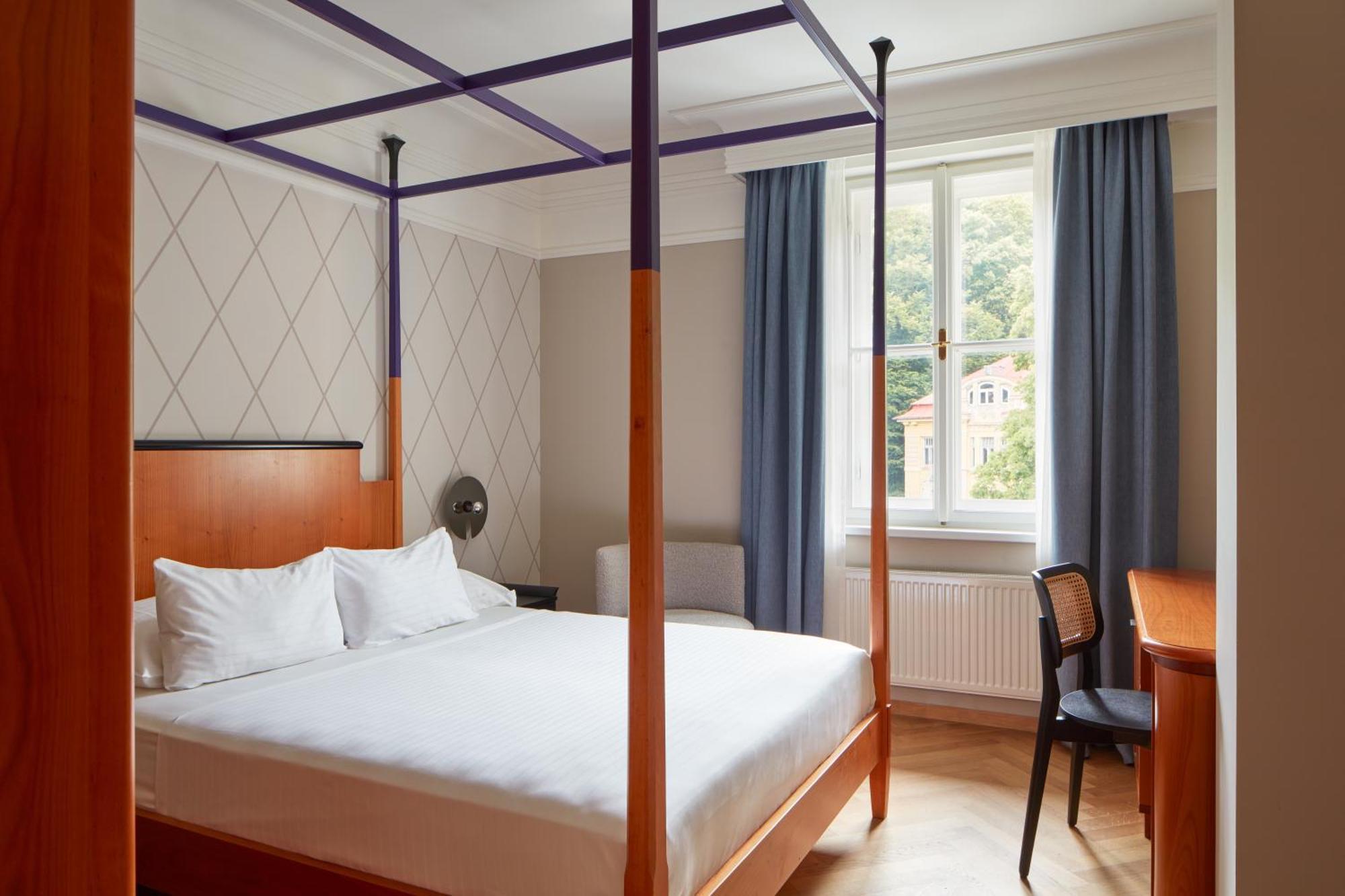 Falkensteiner Spa Resort Marianske Lazne Phòng bức ảnh A room at the hotel