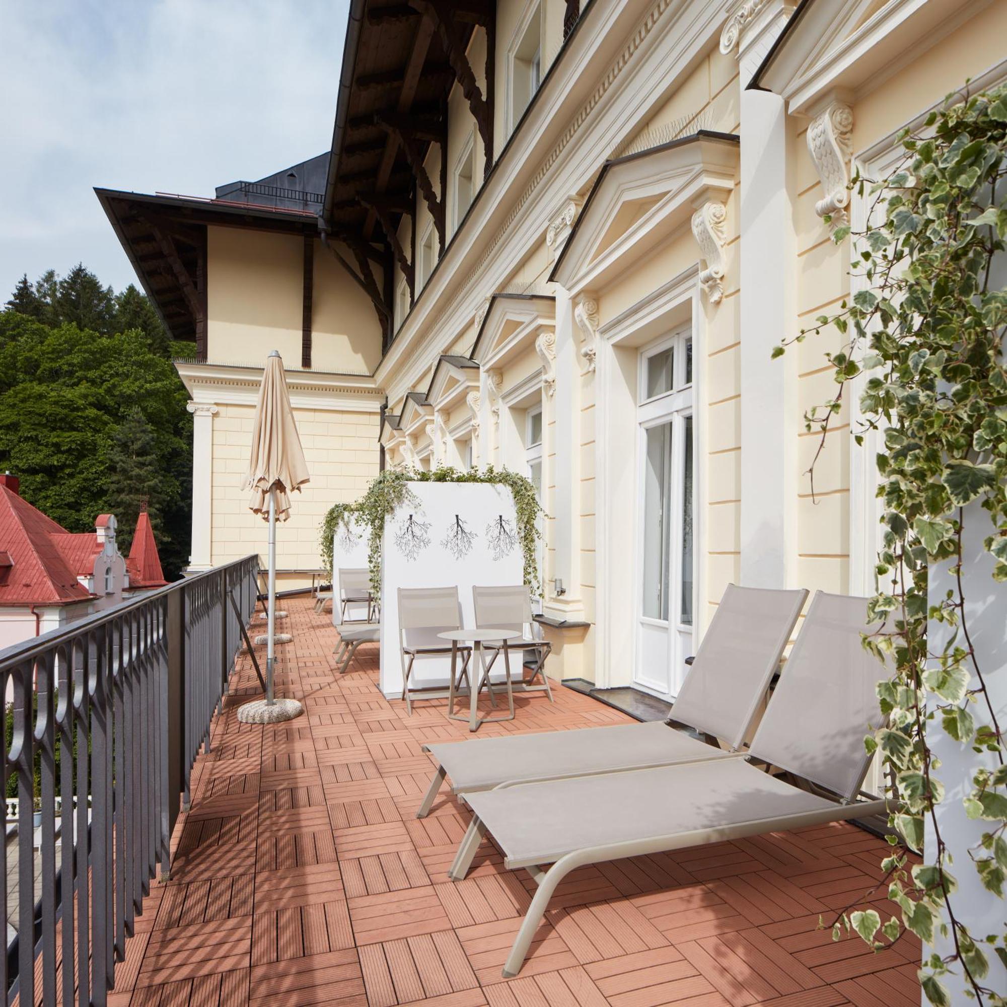 Falkensteiner Spa Resort Marianske Lazne Ngoại thất bức ảnh The terrace